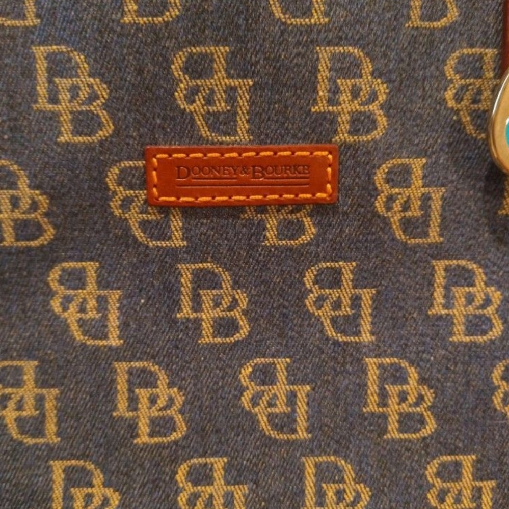Dooney & Bourke Purse